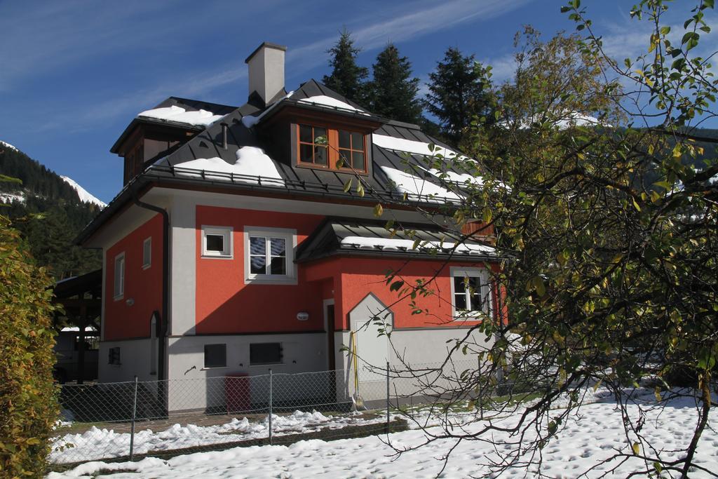 Villa Schnuck - Das Rote Ferienhaus Bad Gastein Buitenkant foto