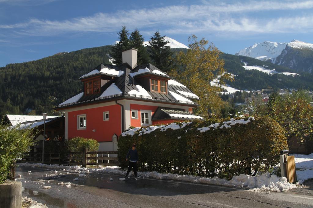 Villa Schnuck - Das Rote Ferienhaus Bad Gastein Buitenkant foto